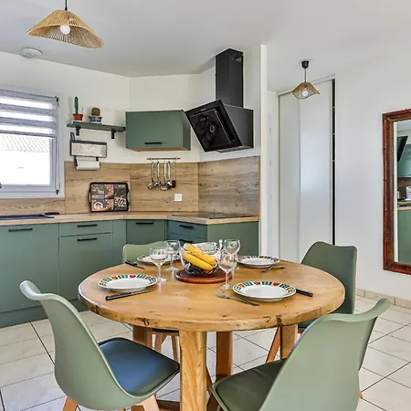 Nature Escape Family House With Garden Holiday home Saint-Reverend